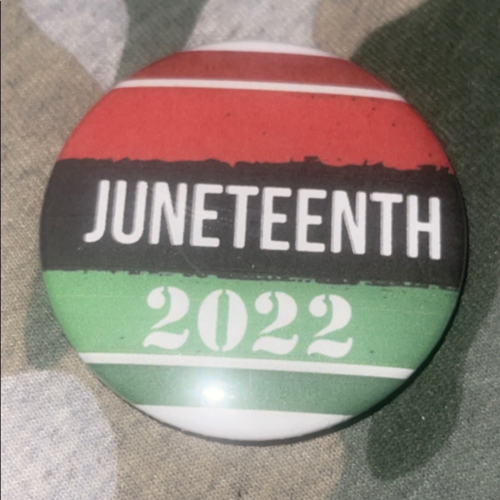 Pin back button - Picture 2 of 2